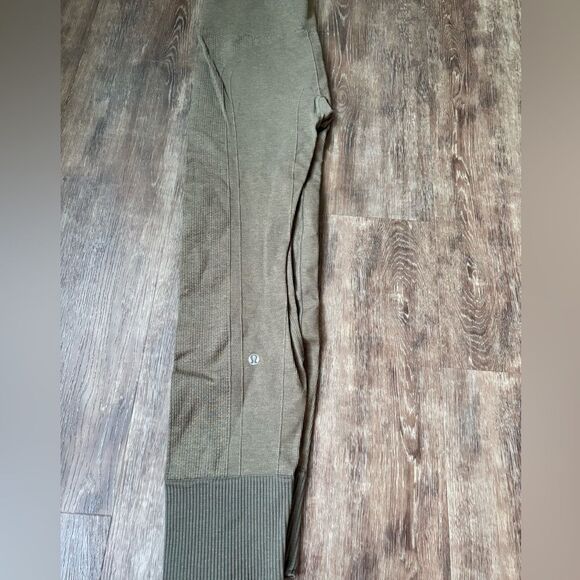 Lululemon Ebb To Street Pant
Heathered Fatigue Green - Picture 7 of 10